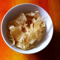 鱼胶瘦肉汤--冬季暖身的做法图解1