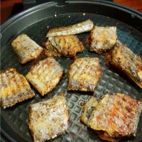 球赛必备小吃:煎烤带鱼的做法图解7