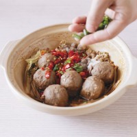 肥牛丸子蔬菜煲的做法图解3