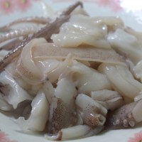 西兰花炒鱿鱼的做法图解1