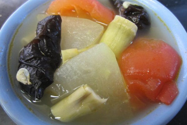 冬瓜番茄木耳汤的做法