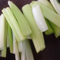 豆豉炒西芹的做法图解2