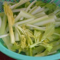 豆豉炒西芹的做法图解3
