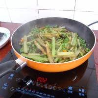 豆豉炒西芹的做法图解8