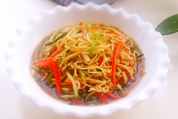 夏季小清新之凉拌金针菇(安全食用方法)的做法