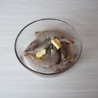剁椒基围虾的做法图解1
