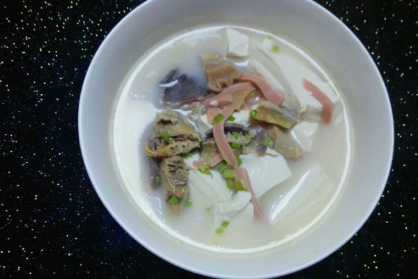 【猫咪之家】咸肉河蚌滚豆腐的做法