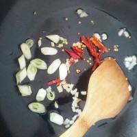 腊肠西芹〔简单到没天理〕的做法图解3