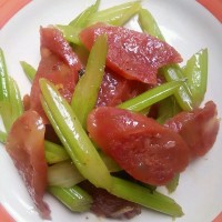 腊肠西芹〔简单到没天理〕的做法图解8