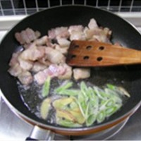 酸菜炖粉条的做法图解5