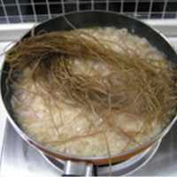 酸菜炖粉条的做法图解7