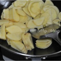 干锅土豆片的做法图解1