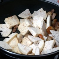 农家美味芋头炆烧肉—冬季暖身的做法图解4