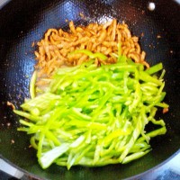 胖胖快手晚餐青椒肉丝的做法图解8
