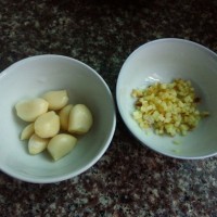 家乡味:仔公鸡烧板栗的做法图解3