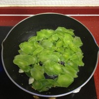 莴笋炒蛋的做法图解4