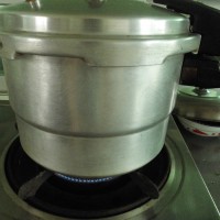 红萝卜玉米排骨汤的做法图解8