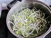 凉拌黄豆芽的做法图解2