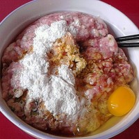 油面筋塞肉的做法图解1