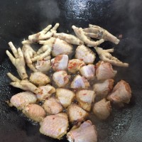 辣酱酱油鸡翅鸡脚的做法图解2