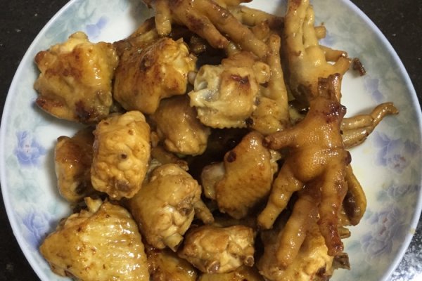 辣酱酱油鸡翅鸡脚的做法