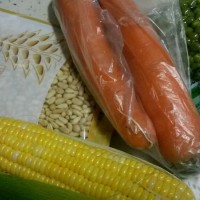 蜂蜜松仁玉米的做法图解1