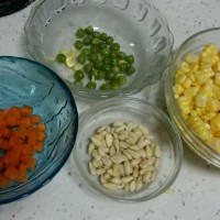 蜂蜜松仁玉米的做法图解2
