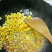 蜂蜜松仁玉米的做法图解6
