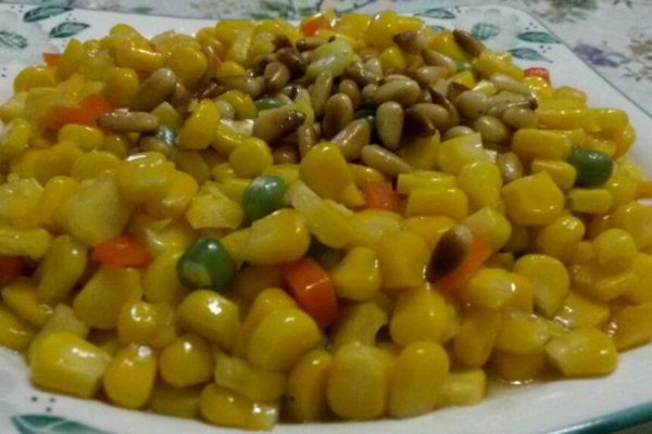蜂蜜松仁玉米的做法