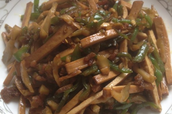 青椒榨菜肉丝炒香干--乌江榨菜的做法