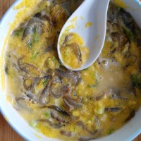 河虾玉米饼的做法图解2