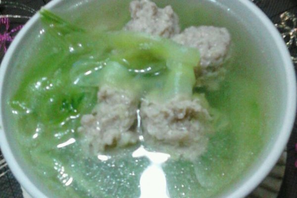 砂锅猪肉丸子汤的做法