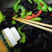 苦瓜拌秋耳的做法图解6