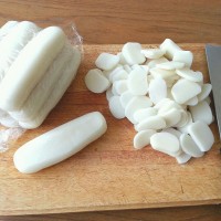 白菜肉丝汤年糕的做法图解1