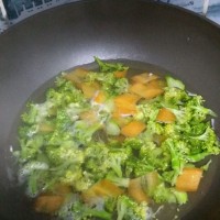 西兰花香菇虾仁的做法图解2