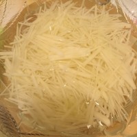 炝土豆丝的做法图解1