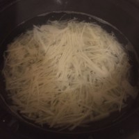 炝土豆丝的做法图解2