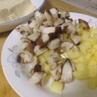 肉蒜焖豆腐的做法图解1