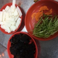 木耳炒淮山的做法图解1