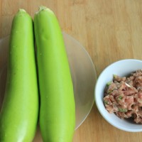 剁椒肉末蒸茄子的做法图解1