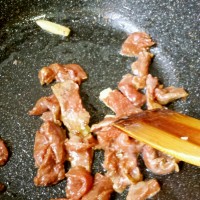 罗勒洋葱牛肉的做法图解3