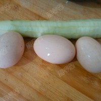黄瓜炒鸡蛋的做法图解1