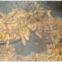 韭黄炒肉丝的做法图解2
