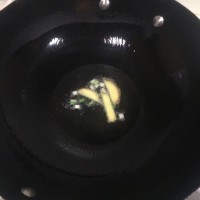 肉末鸡腿菇榨菜的做法图解2
