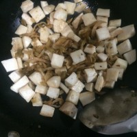 肉末鸡腿菇榨菜的做法图解4
