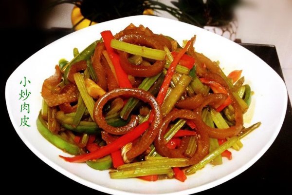 美容下酒皆宜之小炒肉皮的做法