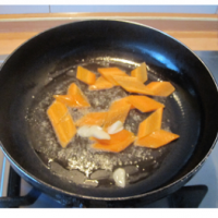 莴笋炒肉片的做法图解2