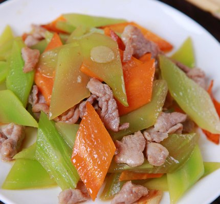 莴笋炒肉片的做法