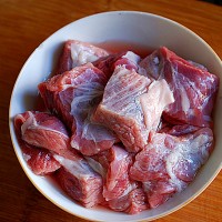 猪手炖牛腩的做法图解1