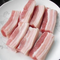 蒜香肉的做法图解1
